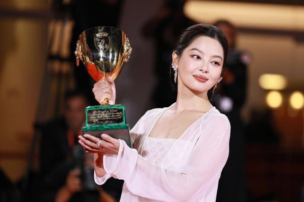 满盈网配资 辛芷蕾夺得威尼斯电影节最佳女演员奖